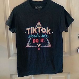 TikTok tee-shirt